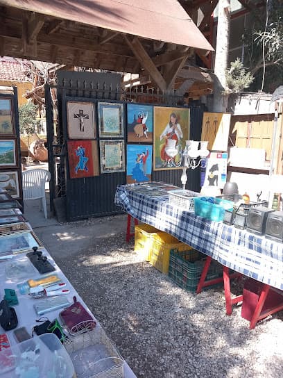 El Fogón Antiques Market