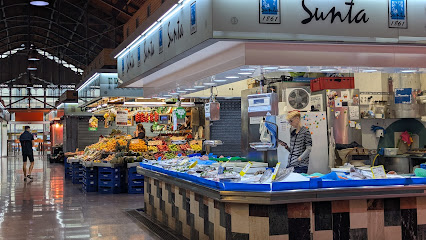 Sunta Fishmongers at Concepció Market